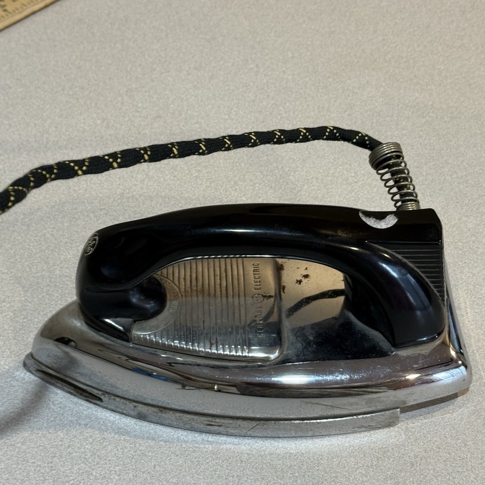 GE ELECTRIC DRY IRON,‎ CAT. NO. 129F32 WATTS 1000, Volts 115 Made In USA Vintage